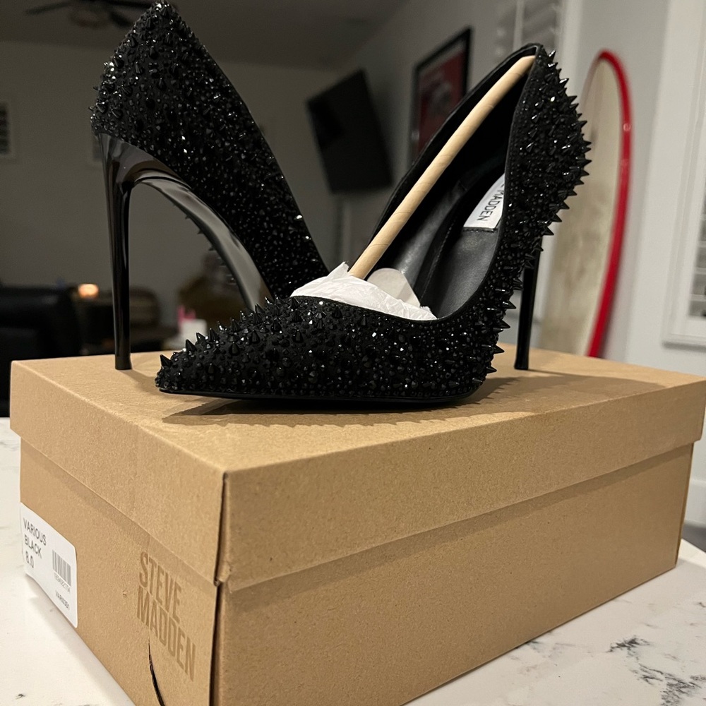 BRAND NEW w/box Steve Madden spiked heels size 8 fits like 7-7.5 runs small.